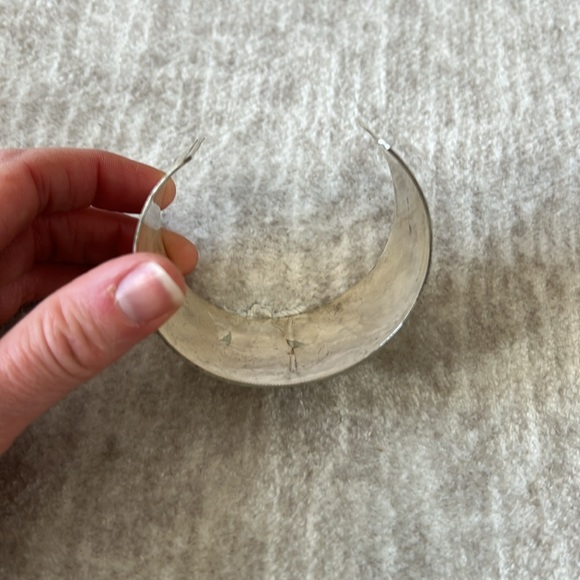 3/$15 Wide Cuff Bracelet- Multi Language Hello - Picture 4 of 5